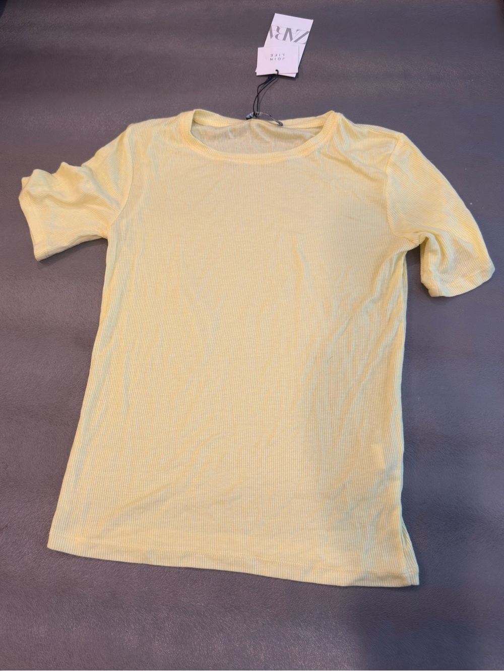 Zara  Pale Yellow Ribbed Short Sleeve Tee. Size M